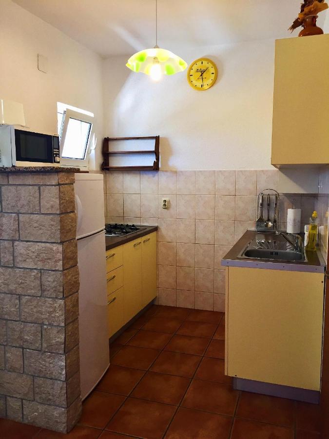 Apartments Mirela Karlobag Exterior foto