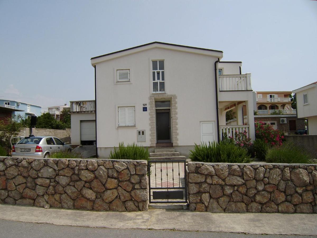 Apartments Mirela Karlobag Exterior foto