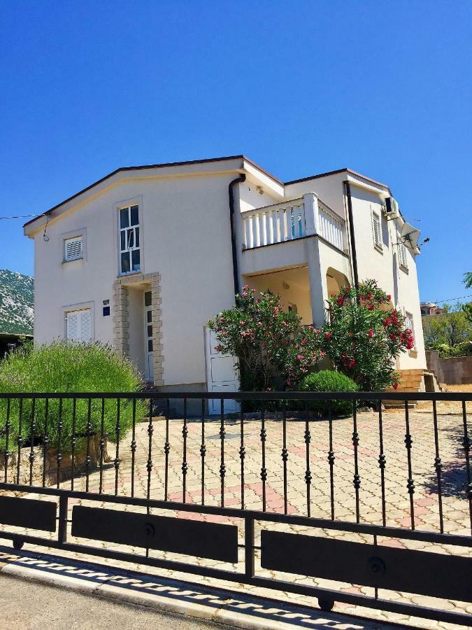Apartments Mirela Karlobag Exterior foto