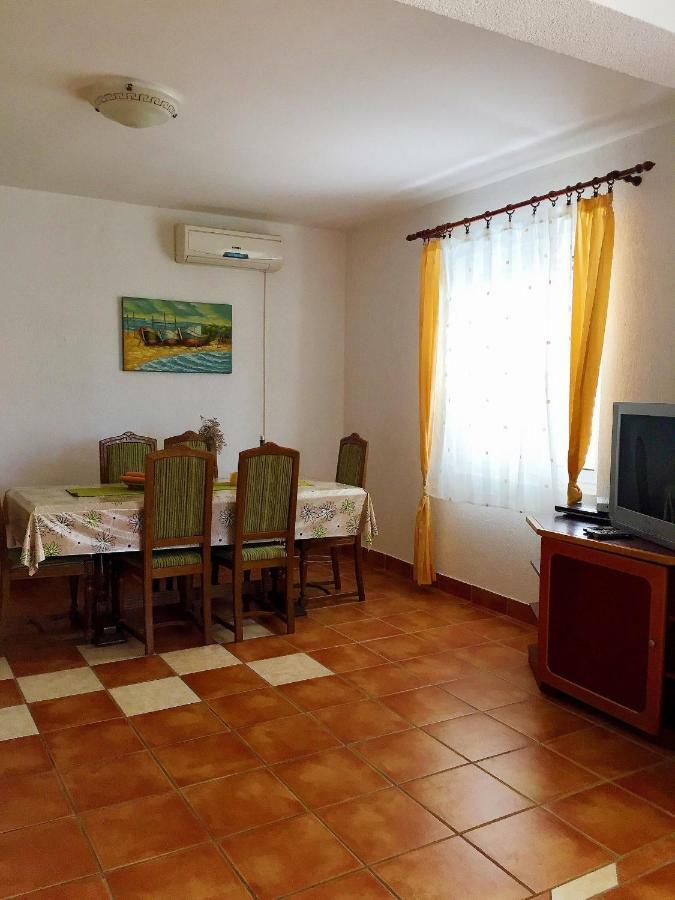 Apartments Mirela Karlobag Exterior foto
